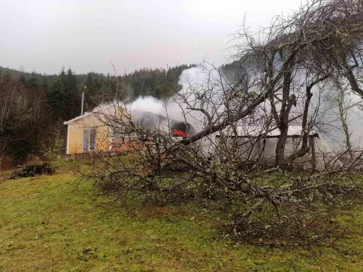 Kastamonu\'da Prefabrik Evde Yangın Çıktı