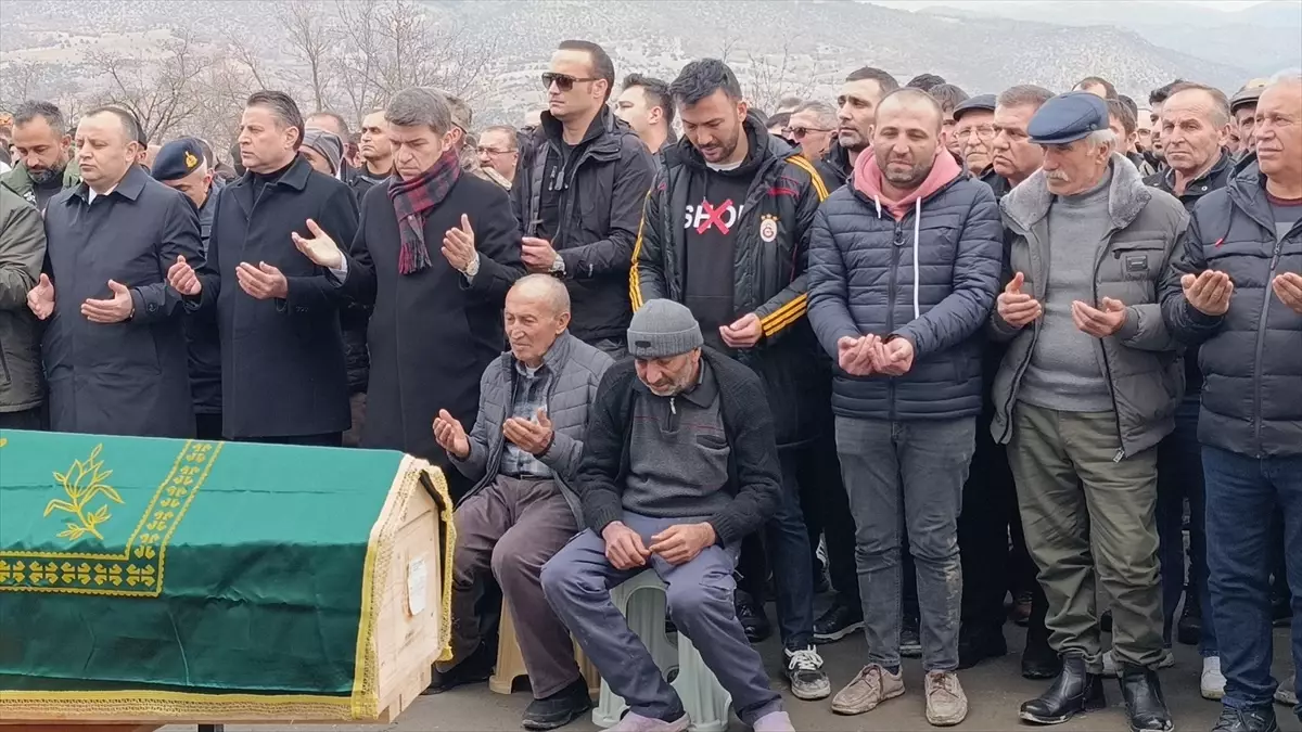 Amasya\'da Göçükte Hayatını Kaybeden İşçiler Toprağa Verildi