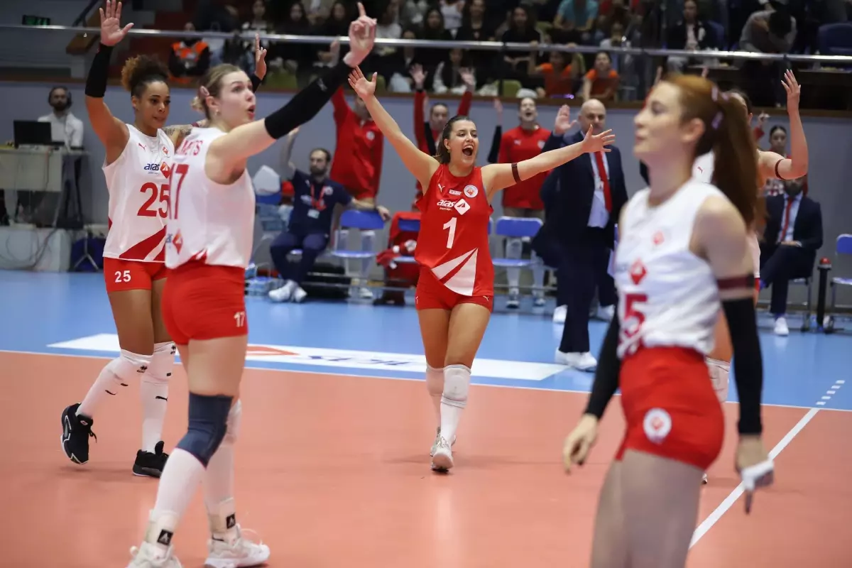 Aras Kargo, Voleybolda Dev Rakibi VakıfBank ile Karşılaşıyor