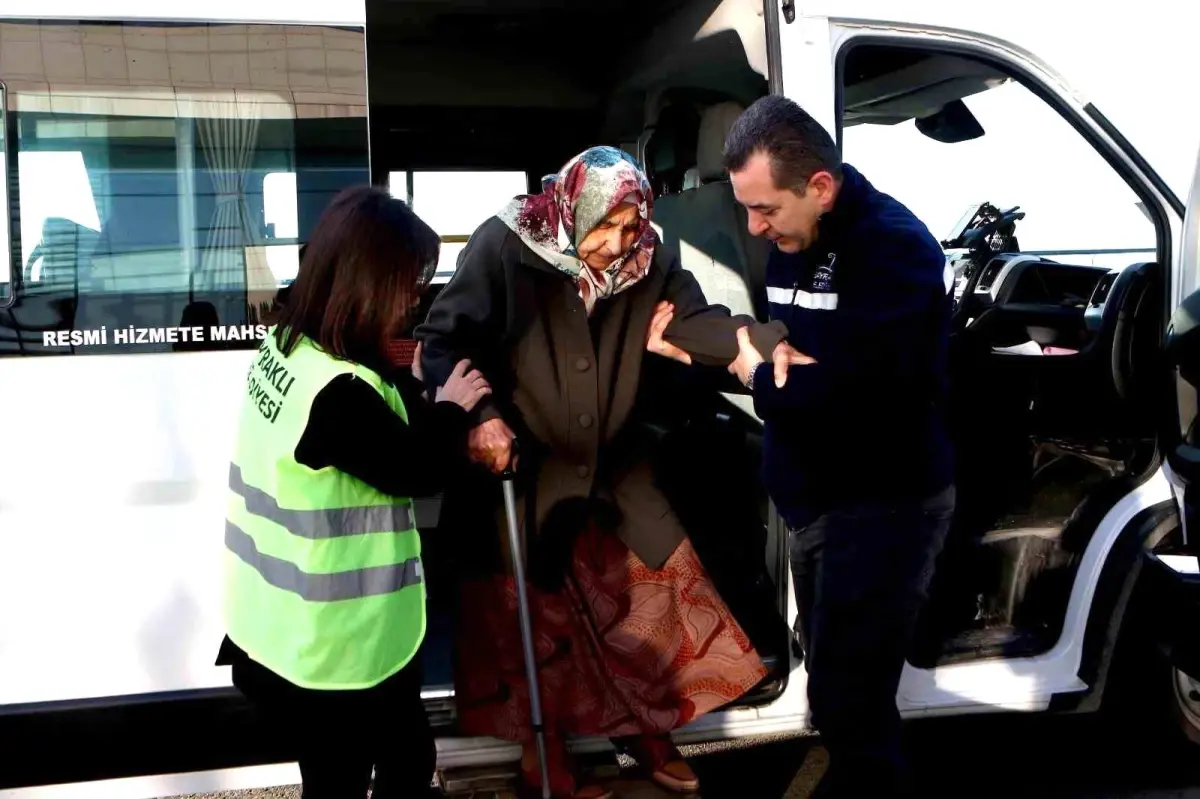 Bayraklı Belediyesi\'nden 65 Yaş Üstü Vatandaşlar İçin Yeni Destek Hattı