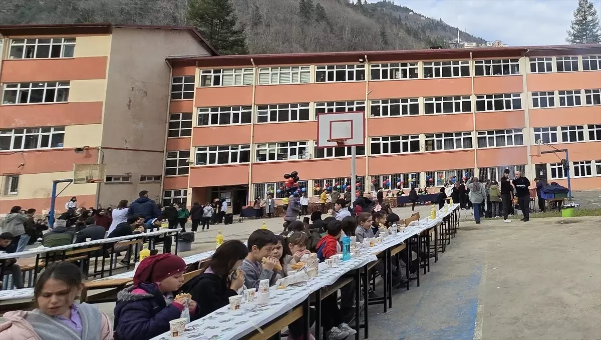 Çaykara Lisesi\'nden SMA Hastalarına Kermes