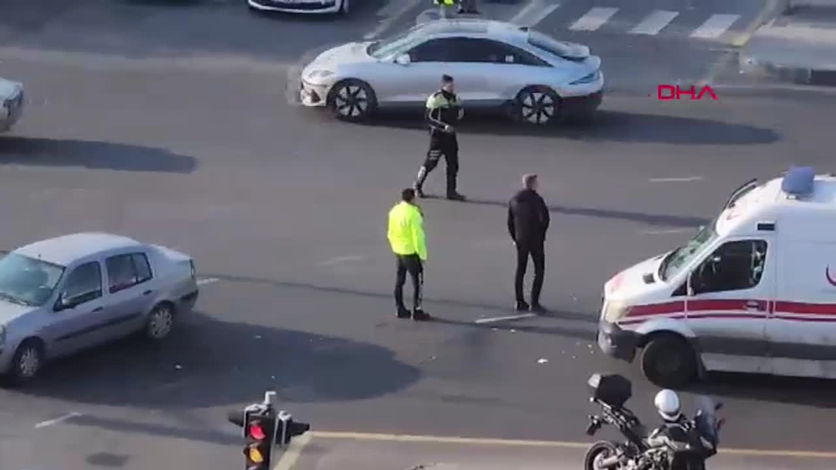 Diyarbakır\'da Motosiklet Kazası: Polis Memuru Yaralandı