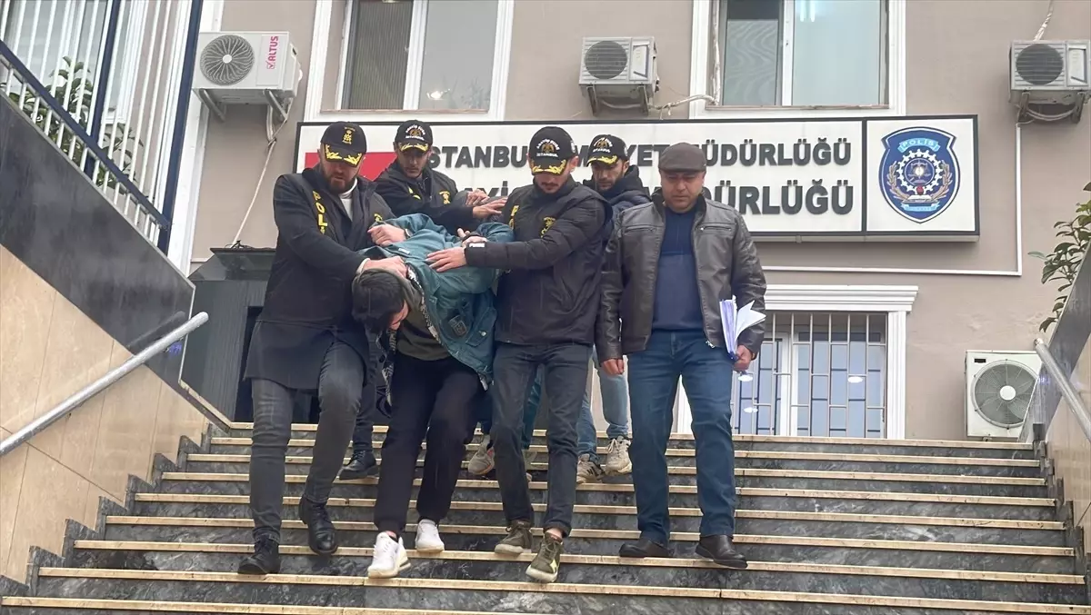 Fatih\'te Bıçaklama Olayı: İki Şüpheli Adliyeye Sevk Edildi