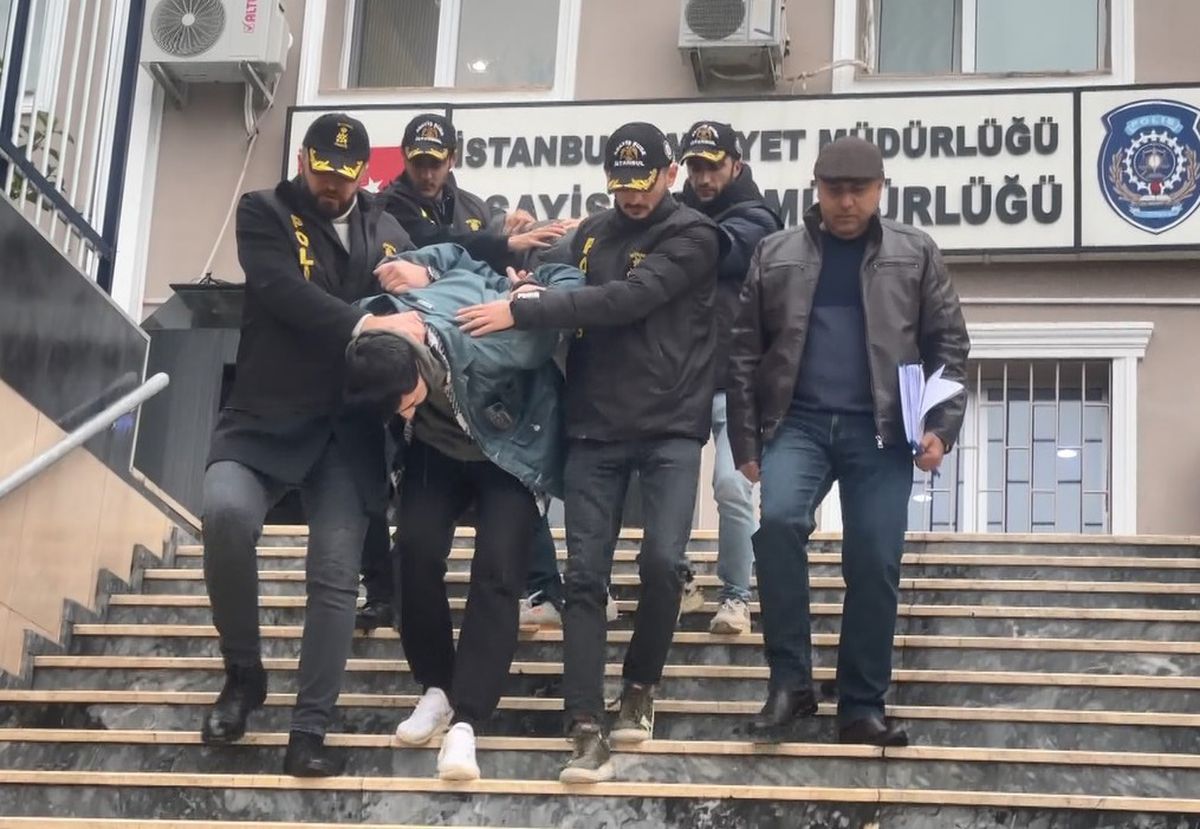 Fatih\'te Cinayet: Uyuşturucu Etkisiyle Öldürdüğü İddia Edilen Şüpheli Yakalandı