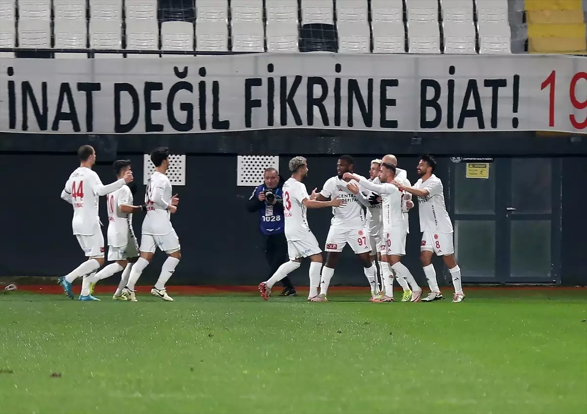 Ümraniyespor\'dan Manisa FK\'ya 3-0 Şok