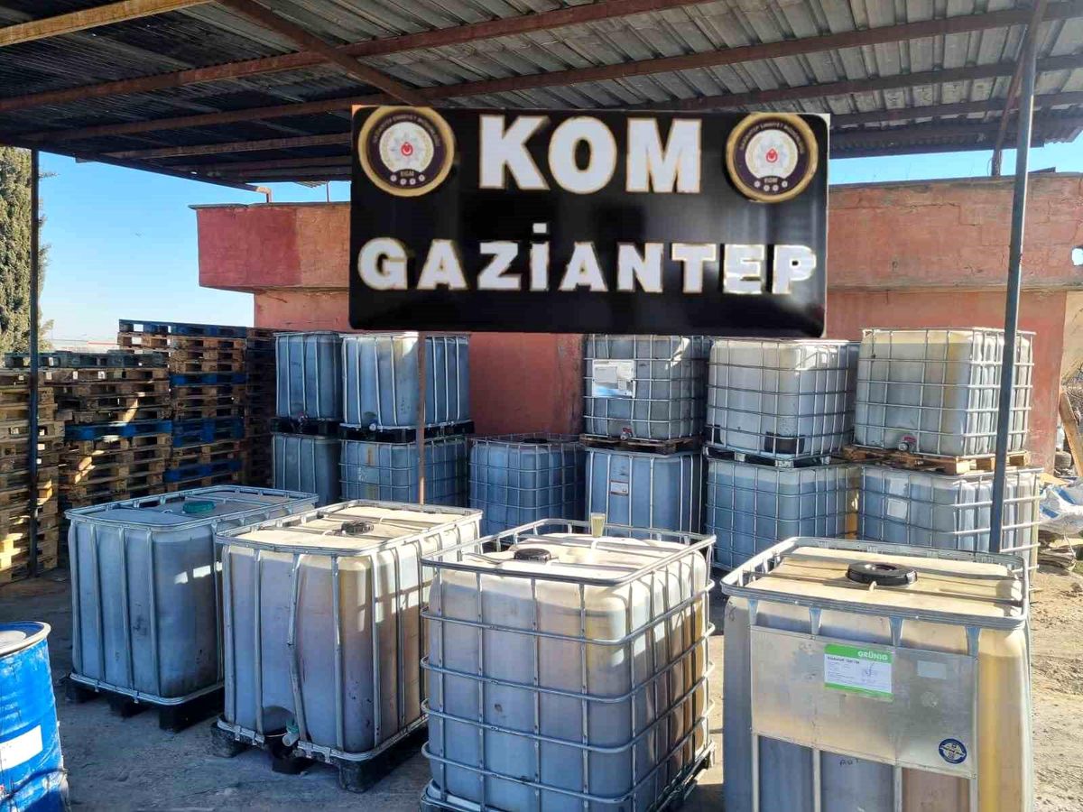 Gaziantep\'te Kaçak İçki ve Sigara Operasyonu
