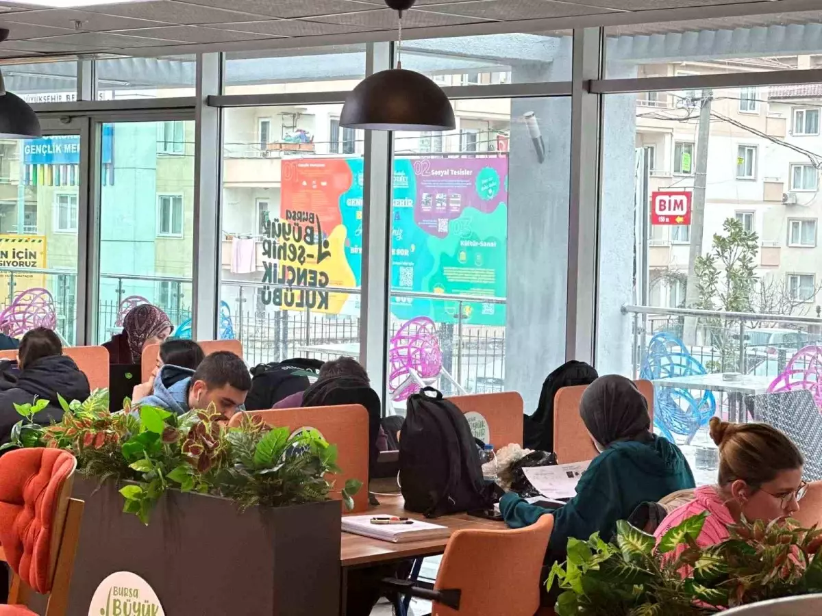 Bursa\'da Gençlik Merkezleri Sınav Döneminde 24 Saat Açık