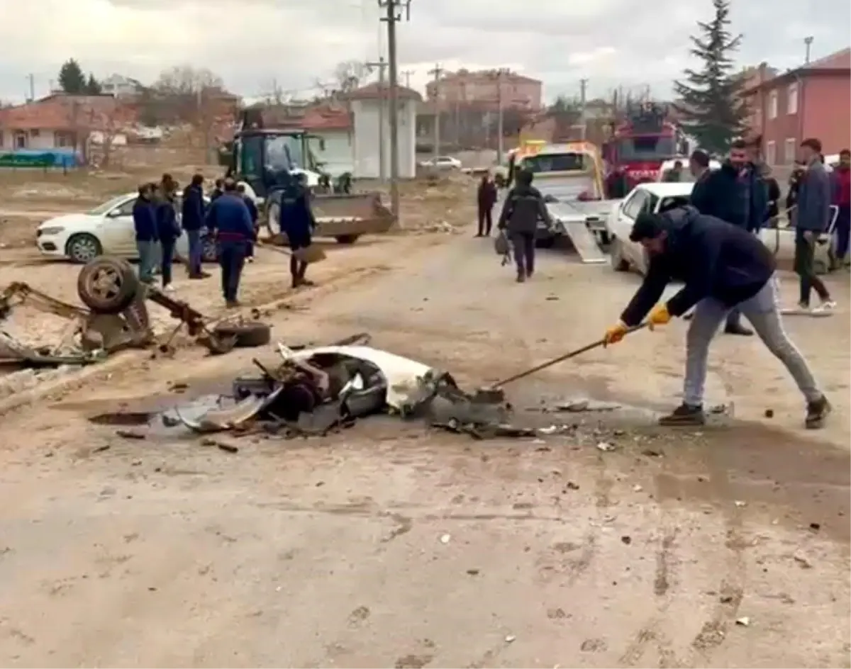 Kırşehir\'de trafik kazası: 17 yaşındaki sürücü ağır yaralı