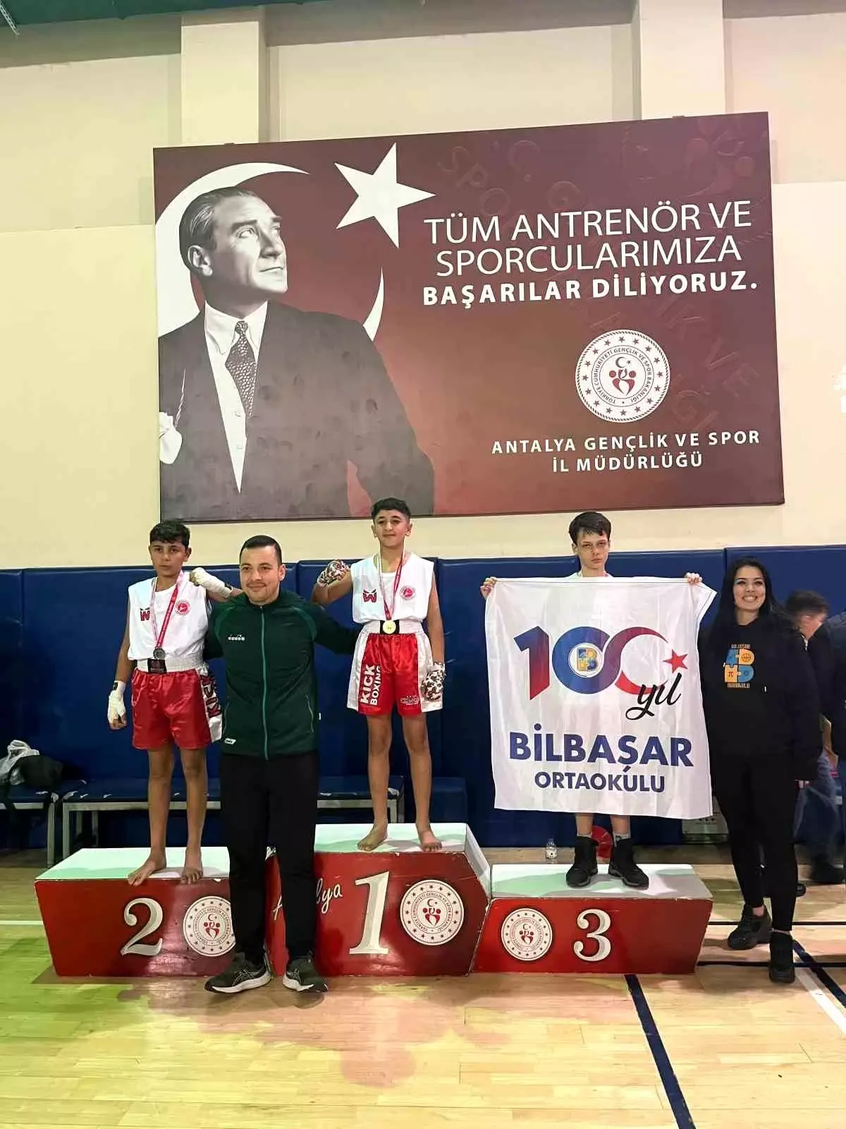 Kemer Belediyesi Kick Boks Takımı, Antalya İl Şampiyonası\'ndan 10 Madalya ile Döndü