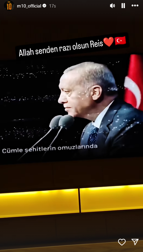 Mesut Özil'den Cumhurbaşkanı Recep Tayyip Erdoğan'a sevgi gösterisi