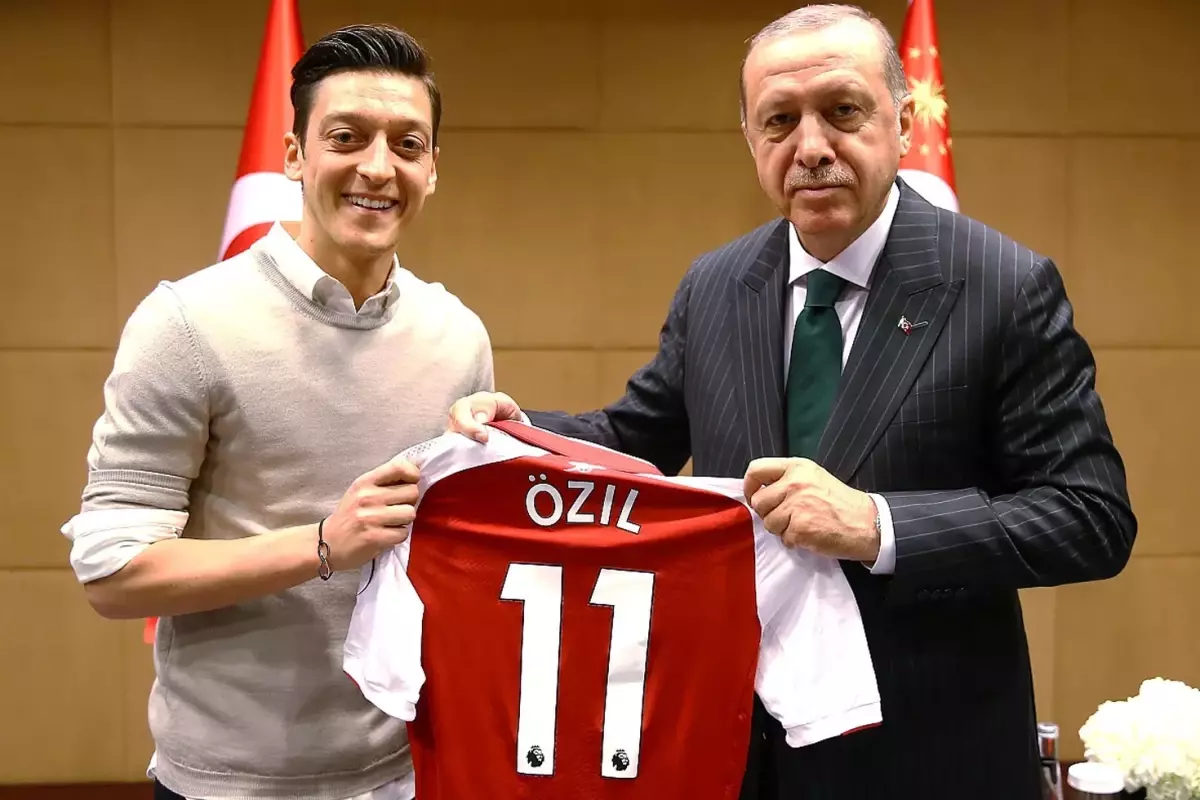 Mesut Özil\'den Cumhurbaşkanı Erdoğan paylaşımı