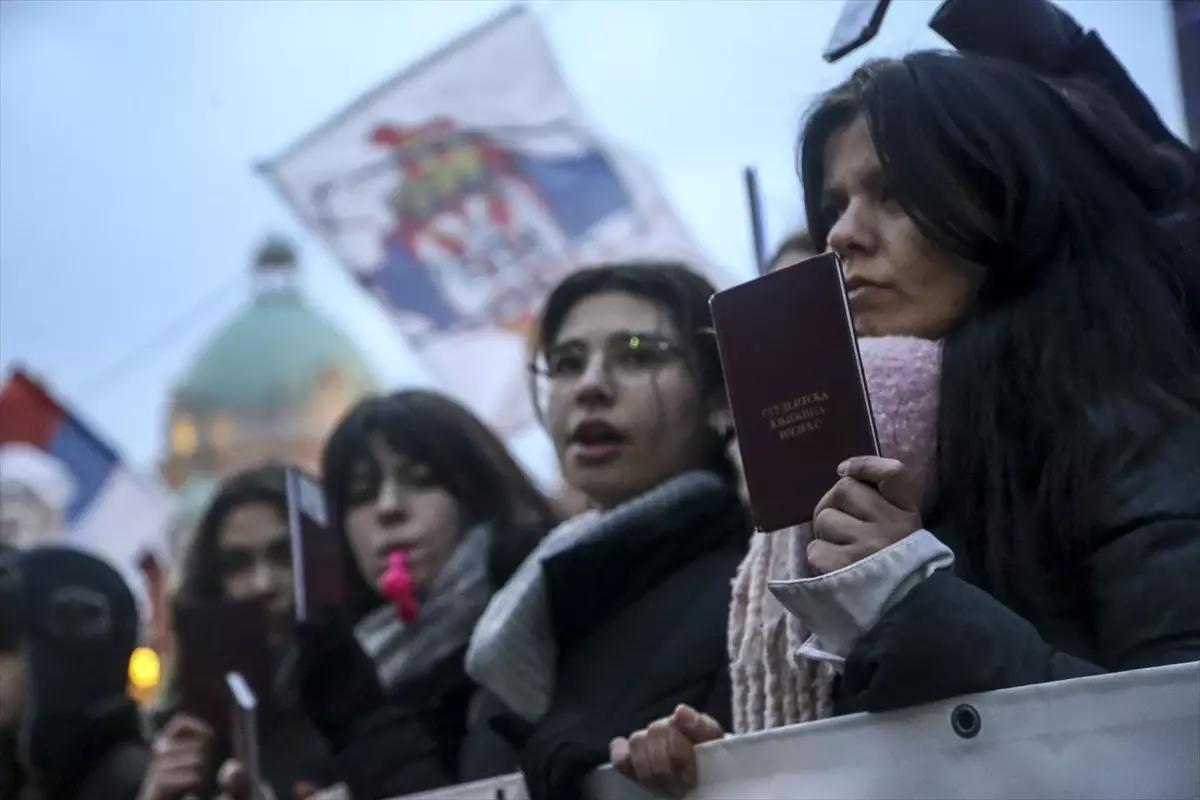 Sırbistan\'da Öğrenciler Protesto Düzenledi