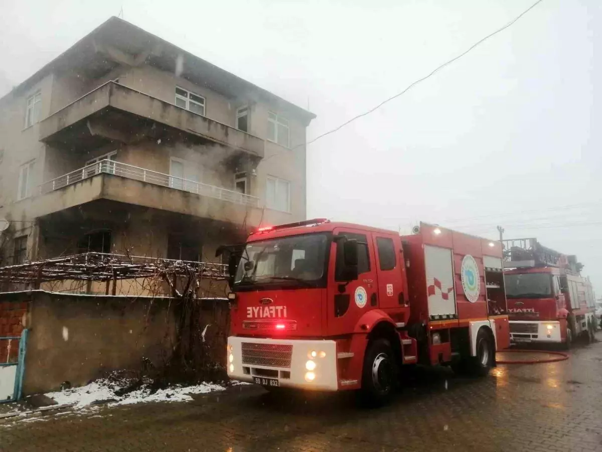 Tekirdağ\'da Ev Yangını Paniğe Yol Açtı