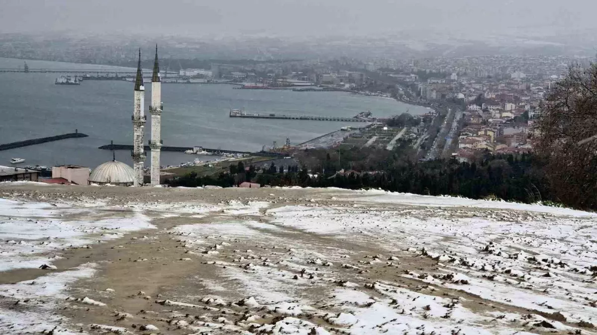 Tekirdağ\'da Kar İki Atmosfer Yarattı