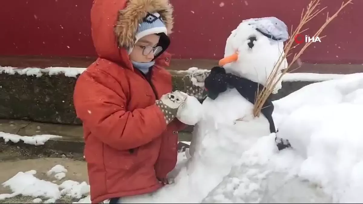 Hayrabolu\'da Kar Yağışı Etkili Oldu