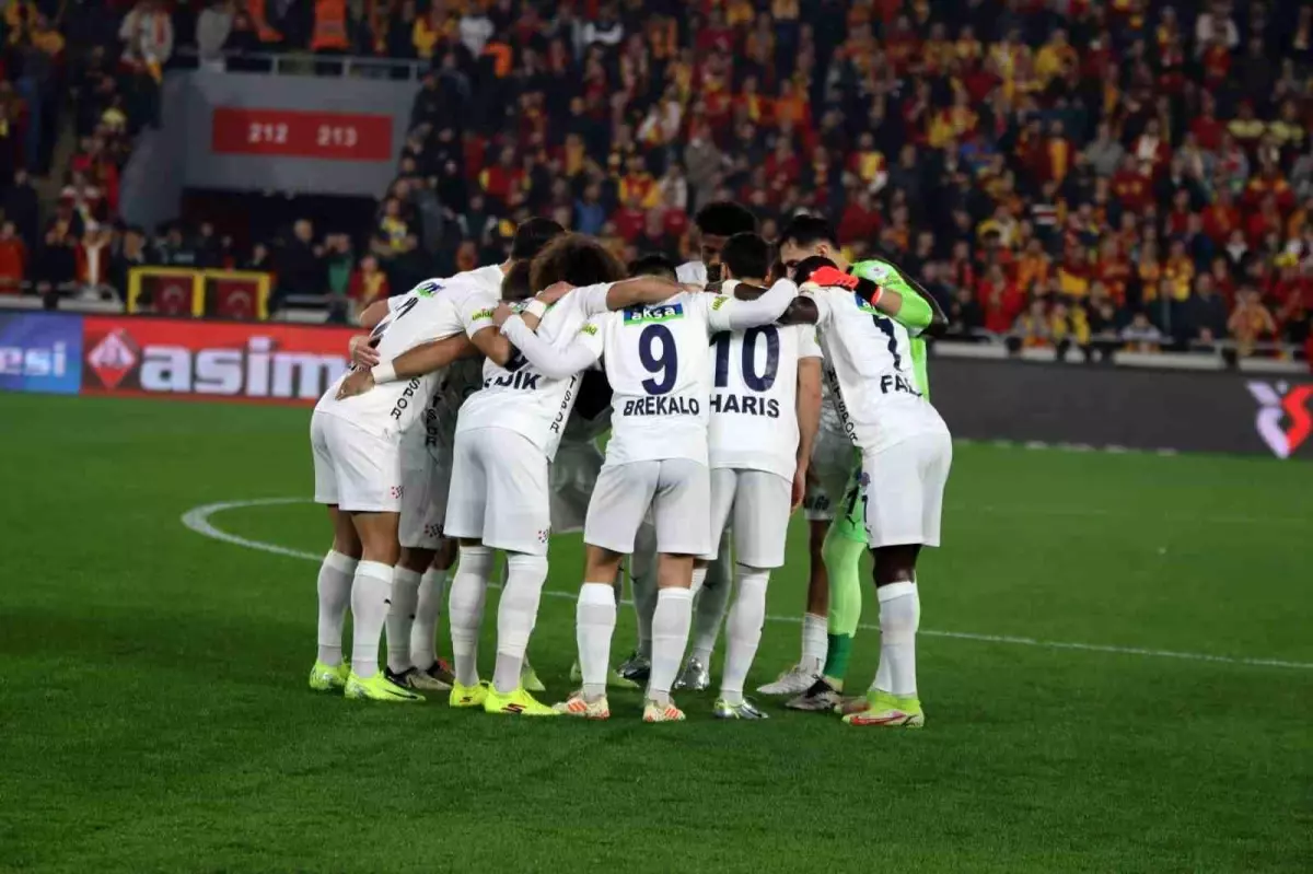 Göztepe - Kasımpaşa: İlk Yarının Sonucu 1-0