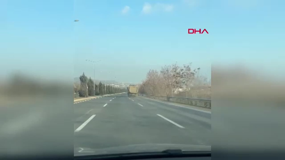Elazığ\'da Kamyon Şoförünün Teker Mücadelesi Kamerada