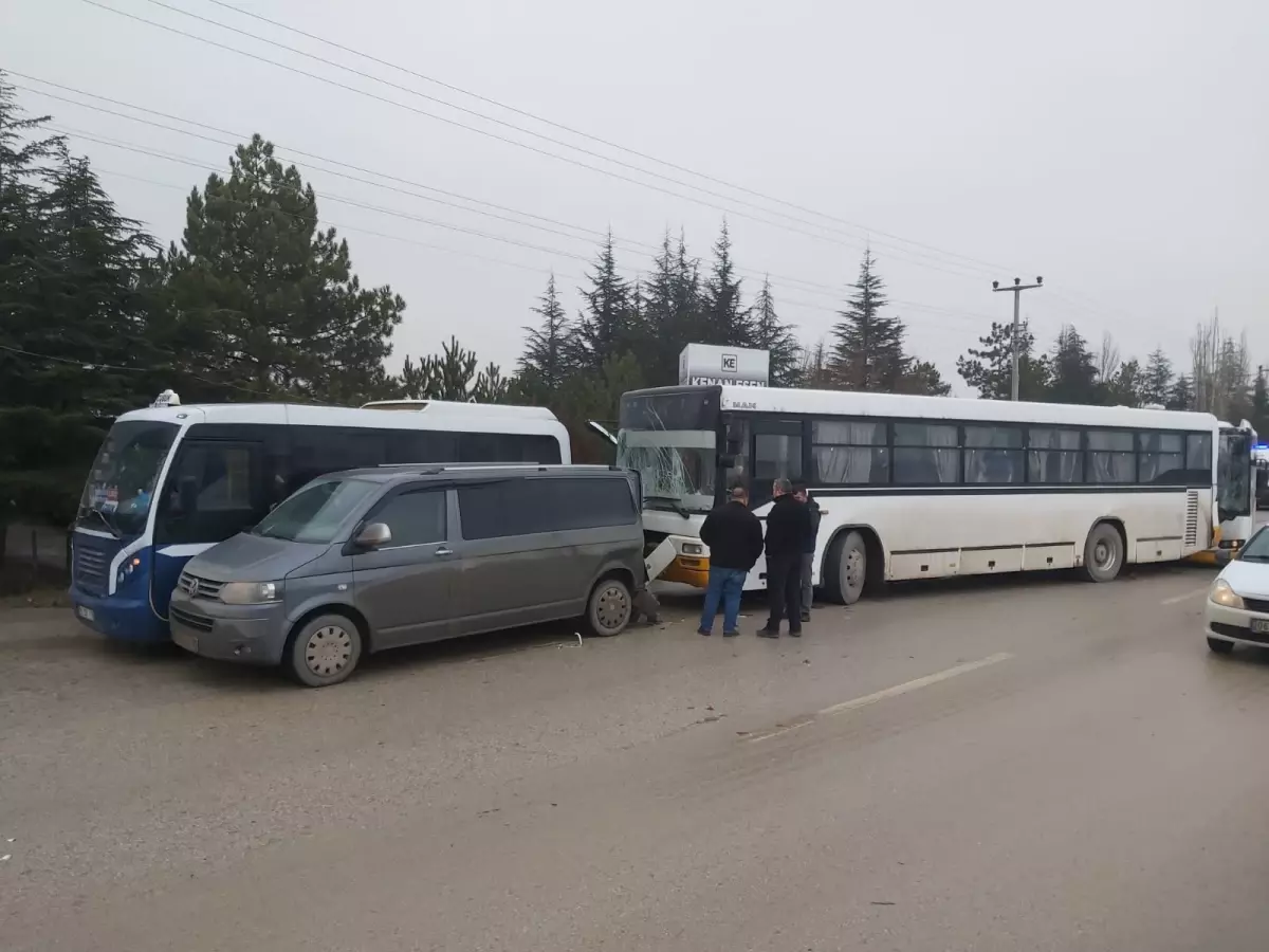 Çubuk\'ta Zincirleme Trafik Kazası: 33 Yaralı