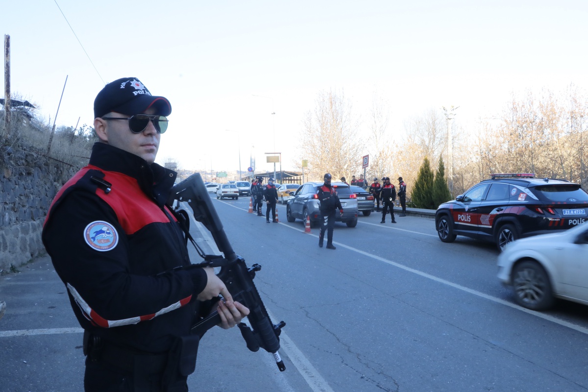 Diyarbakır\'daki Motosikletli Polis Timleri 20 Bin 800 Olaya Müdahale Etti