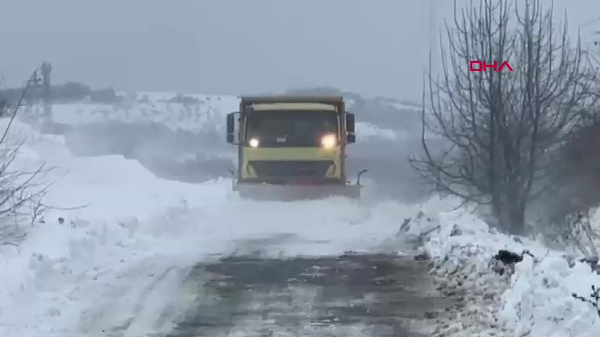Edirne\'de Kar Temizleme Çalışmaları Devam Ediyor