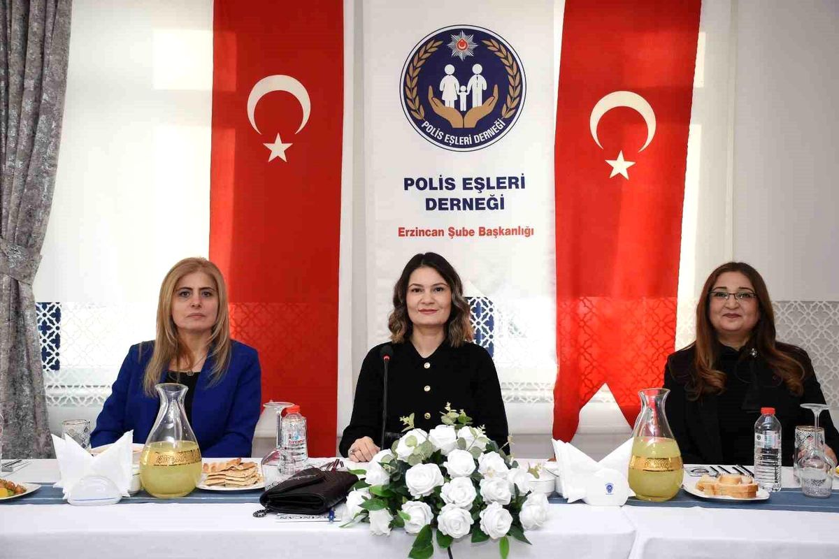Yeliz Baybaba\'dan Teşkilat Eşlerine Yemek