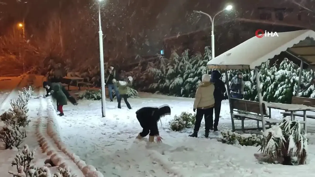 Keşan\'da Kar Yağışı ve Çocukların Eğlencesi