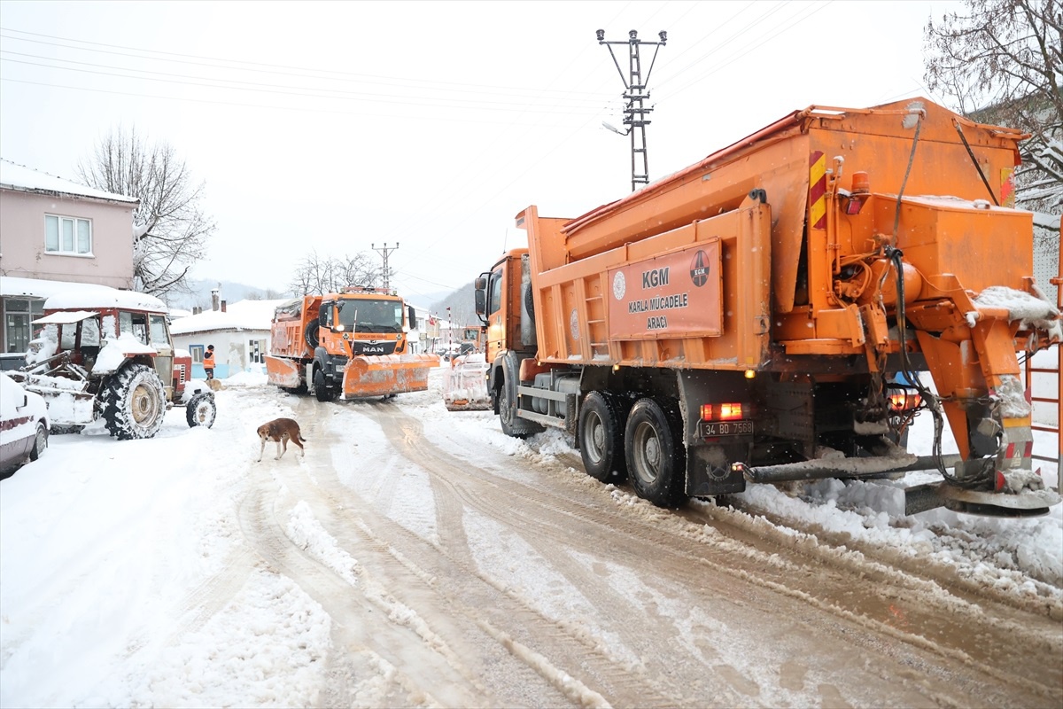 Kırklareli\'de Kar Kalınlığı 40 Santimetreyi Buldu