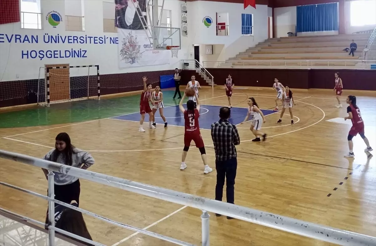 Kırşehir\'de Basketbol Gençler Yarışmaları Başladı