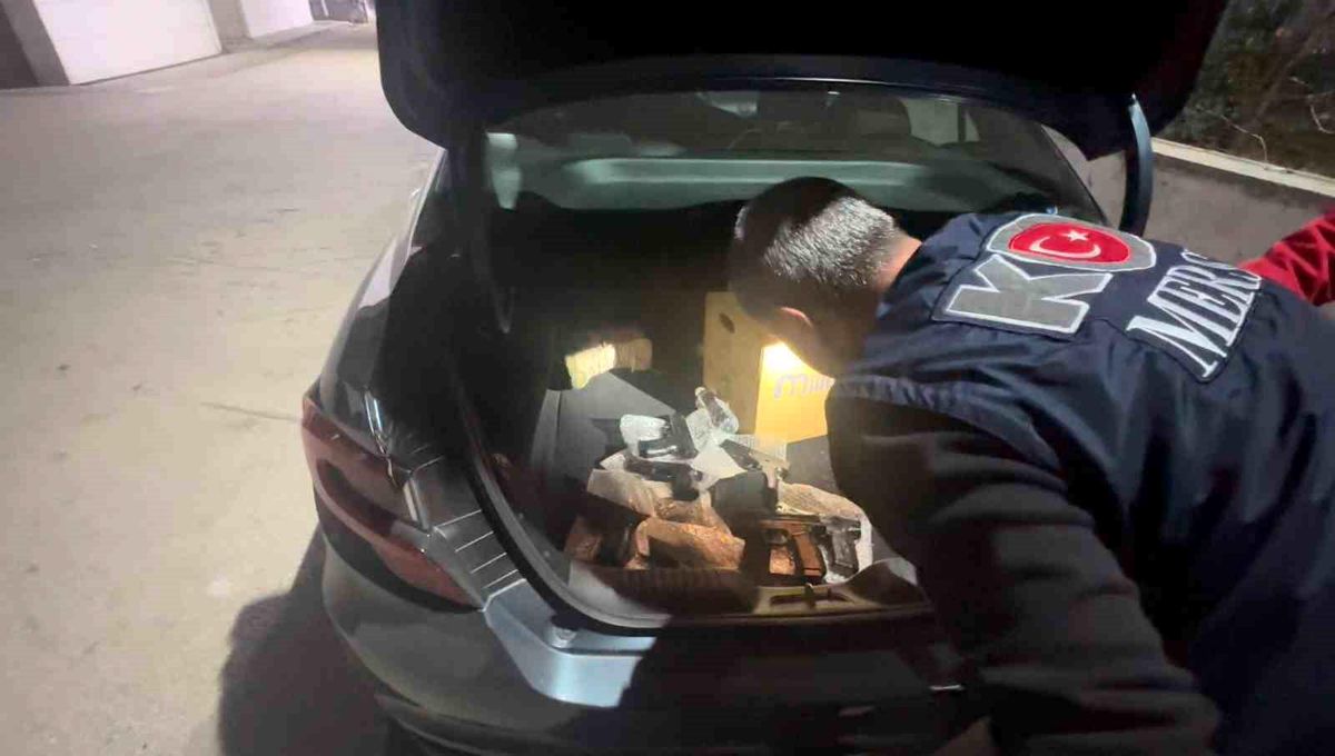 Mersin\'de 40 Kaçak Tabanca Ele Geçirildi