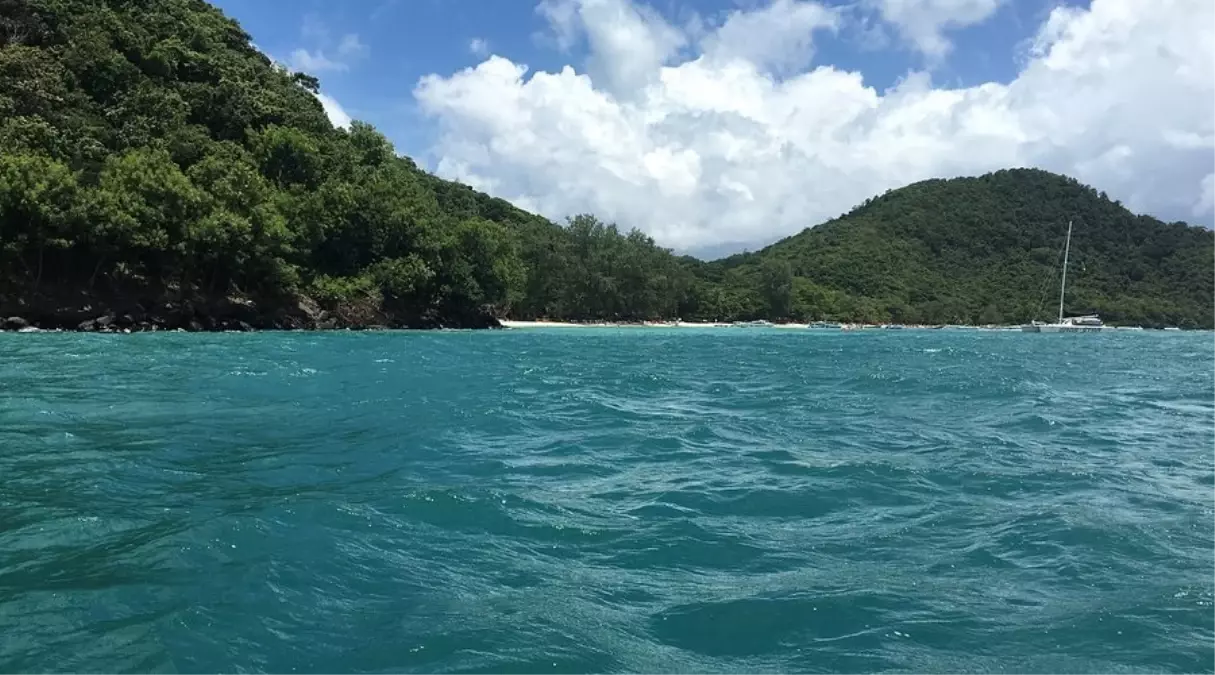 Phuket açıklarında tekne alabora oldu