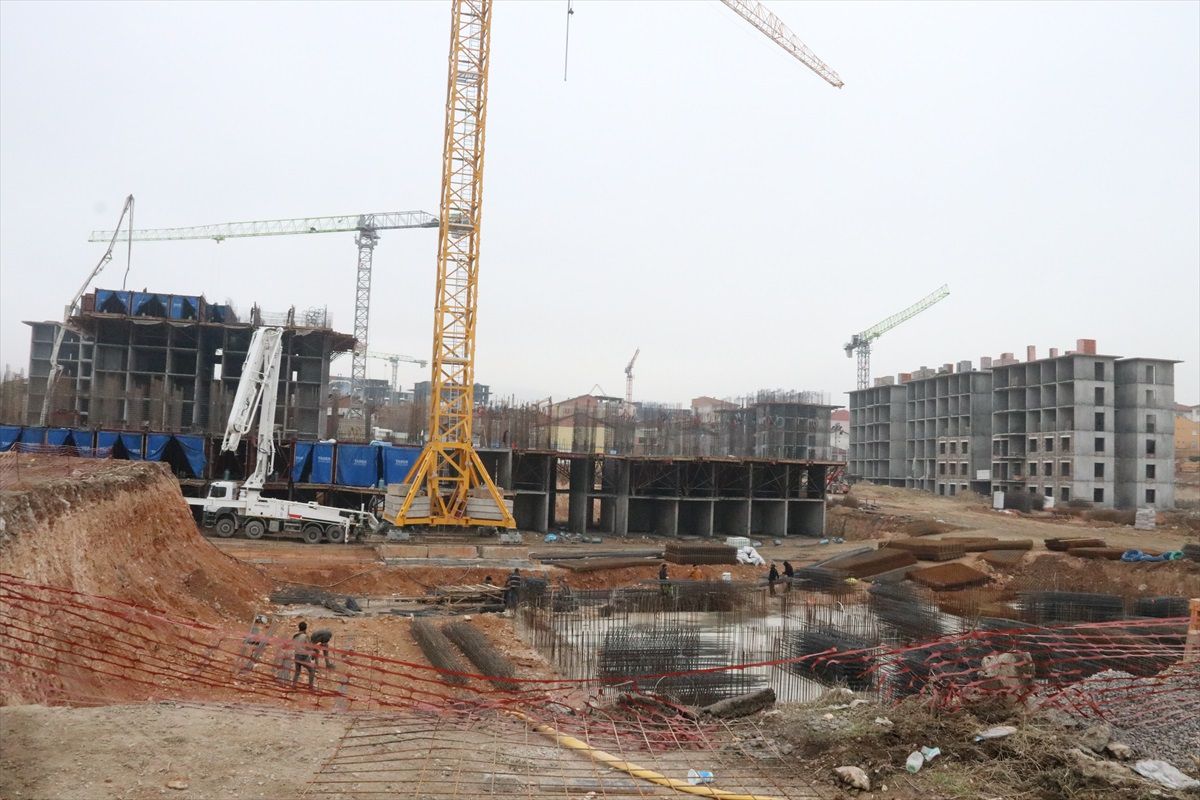 Malatya Valisi Yavuz, rezerv alanlarındaki deprem konutlarında incelemelerde bulundu Açıklaması