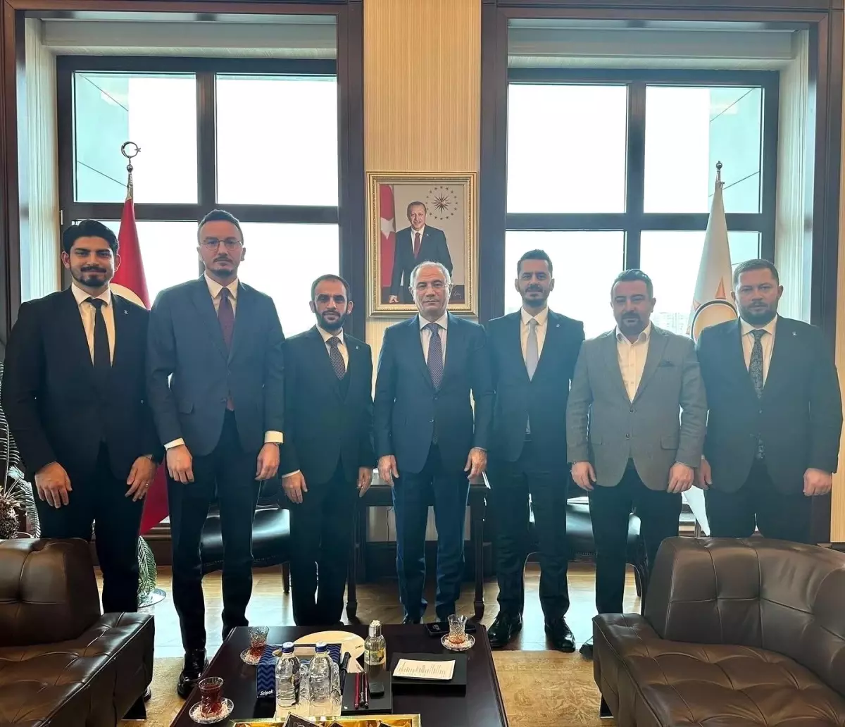 Bursa Gençlik Kolları Başkanı Furkan Akın Oldu