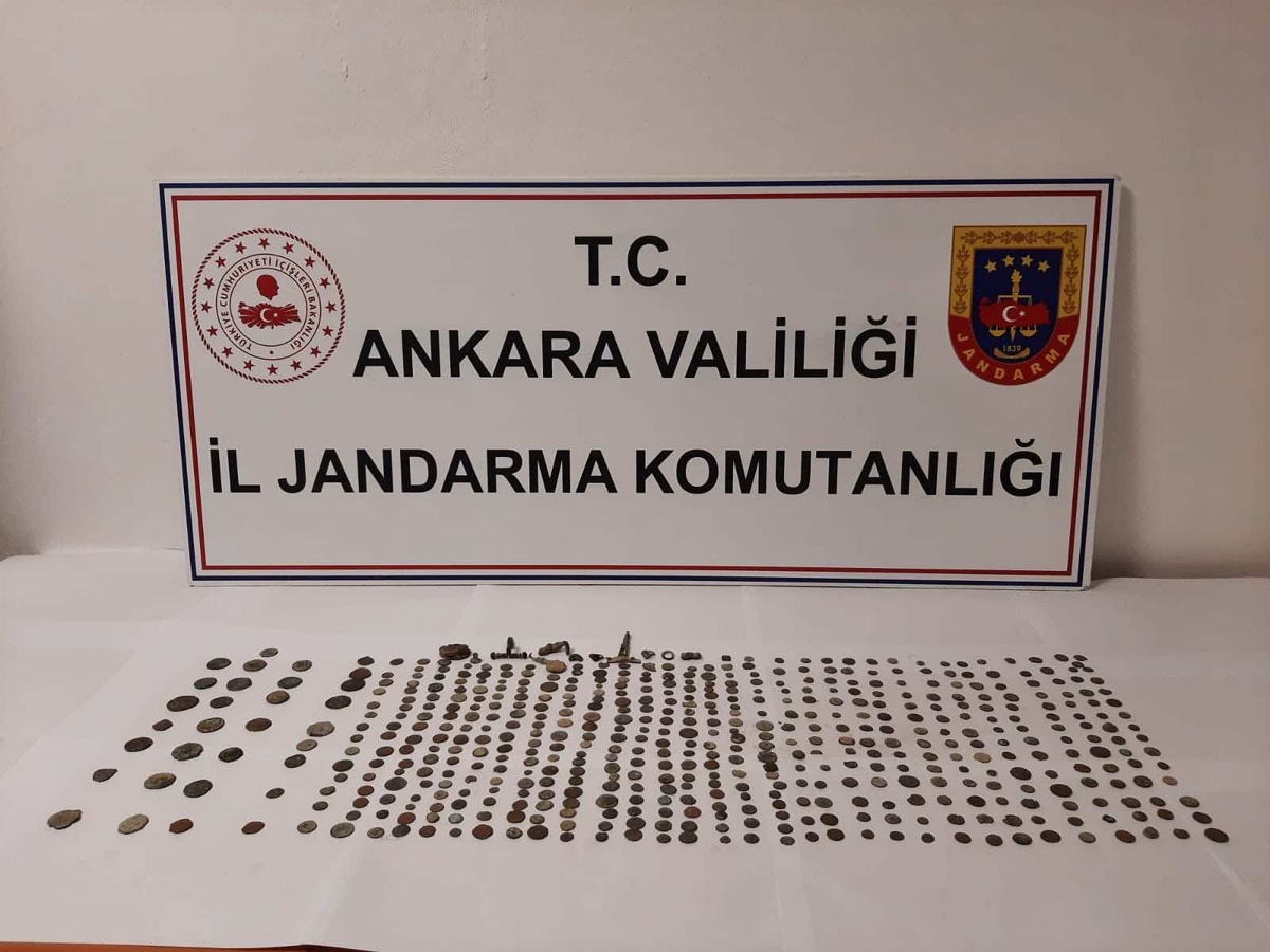 Ankara\'da Tarihi Eser Operasyonu: 530 Parça Ele Geçirildi