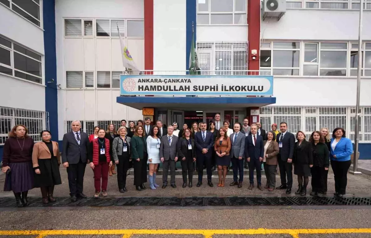 Bakan Tekin Okul Ziyaretinde Eğitim Uygulamalarını Değerlendirdi