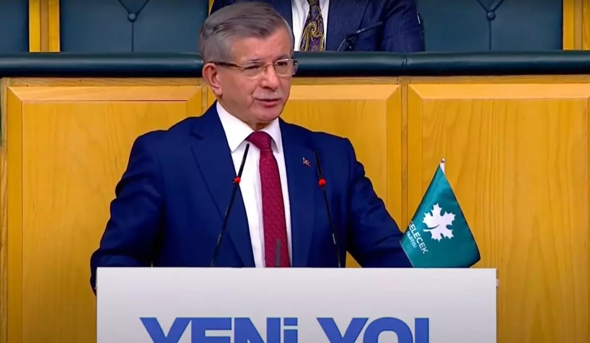 Davutoğlu: \'Yeni Yol Grubu Türkiye Siyasetine Hayırlı Olsun\'