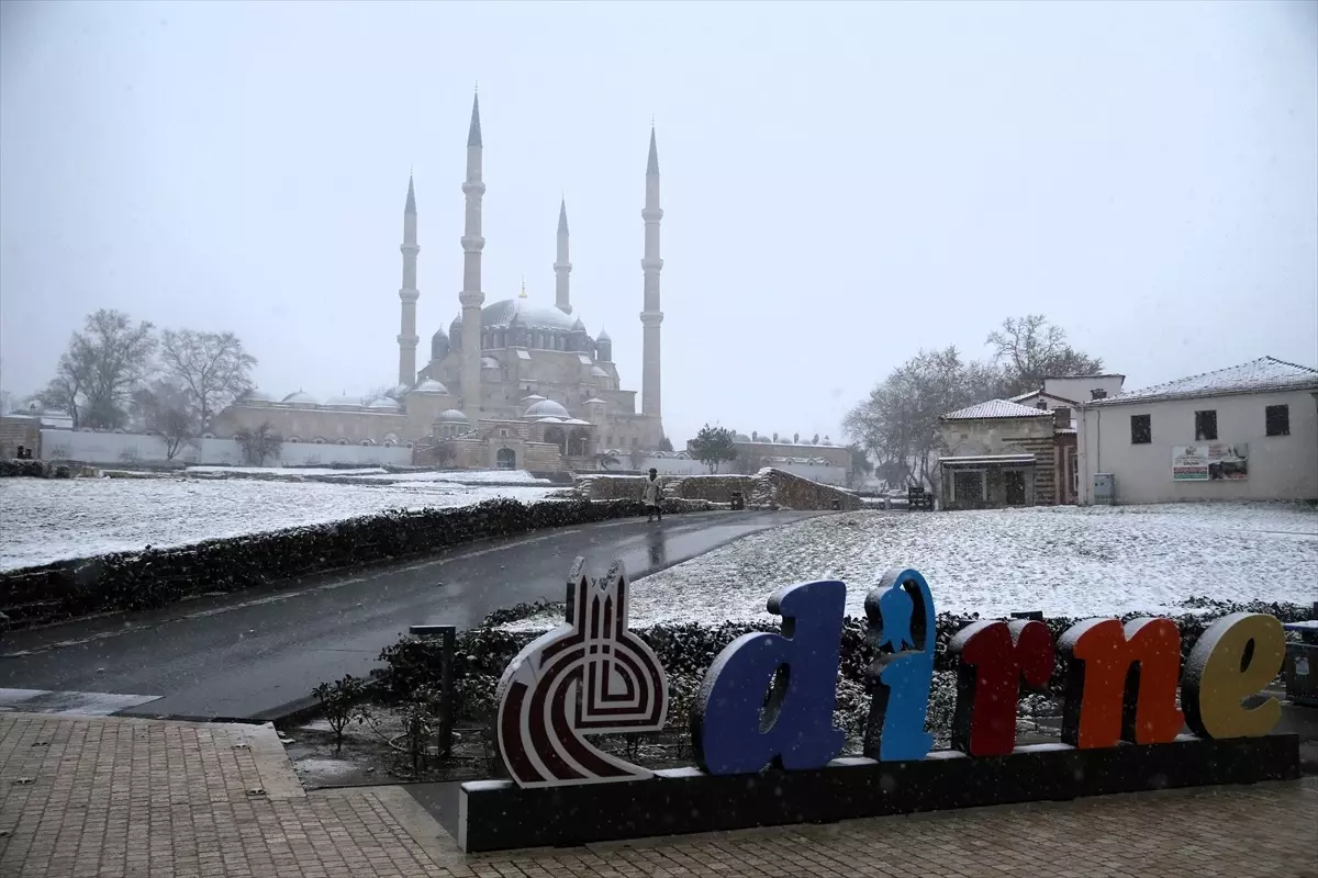 Edirne\'de Kar Yağışı Etkisini Kaybediyor