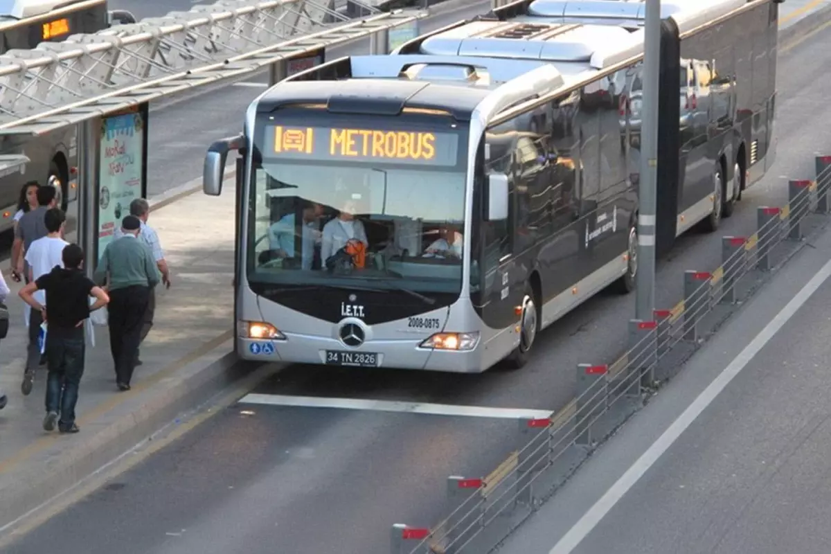 İstanbul\'da ulaşıma yüzde 35 zam! Tam bilet ücreti 20 liradan 27 liraya yükseldi