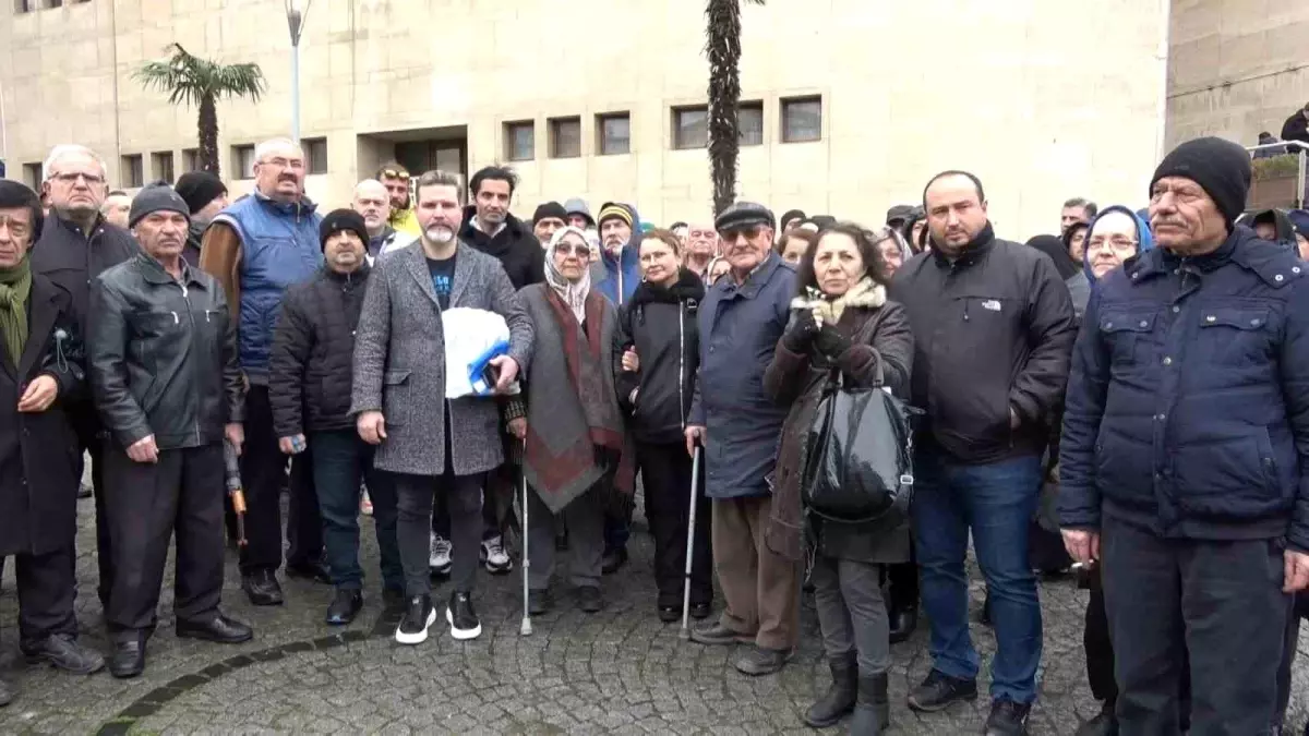 Bursa\'da Kentsel Dönüşüm Mağdurları Adliye Önünde Protesto Düzenledi