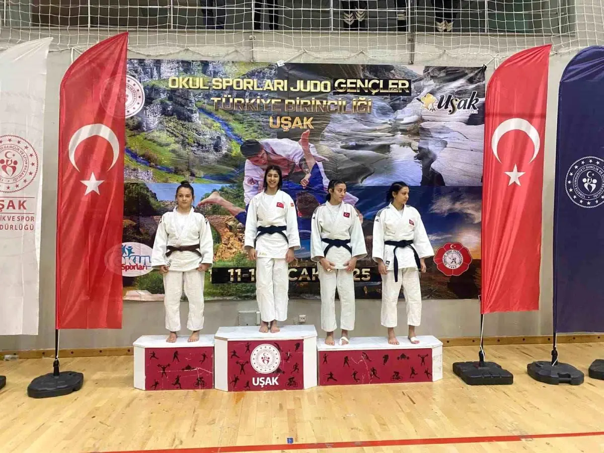 Merve Çınar, Uşak\'ta Judo Türkiye İkincisi Oldu