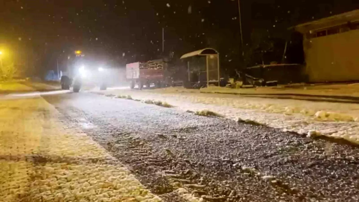 Tekirdağ Süleymanpaşa\'da Karla Mücadele Çalışmaları Sürüyor