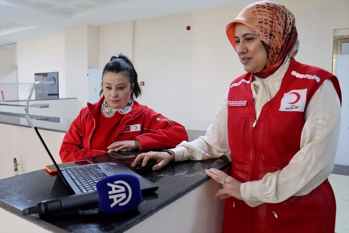 Türk Kızılay\'dan yılın karelerine destek