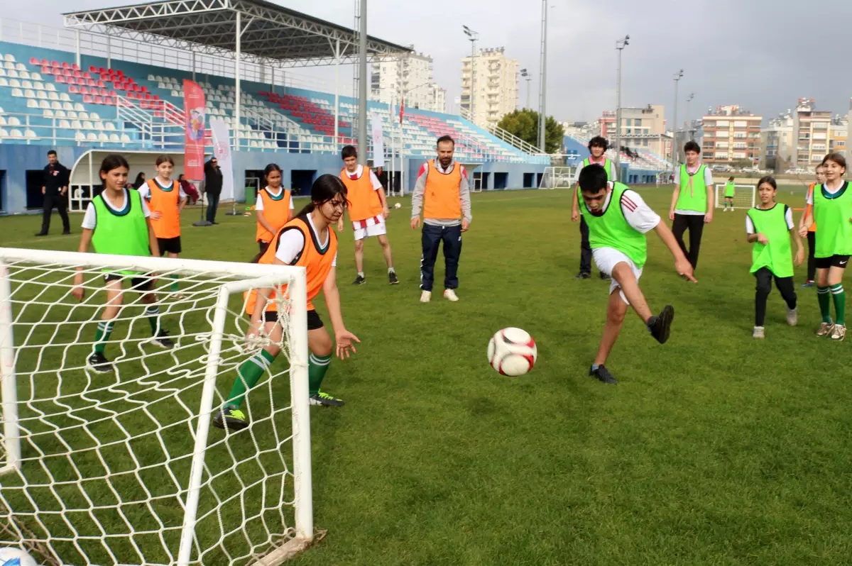 Serebral Palsi Hastası Umut\'tan Futbol Sahasında Unutulmaz Anlar