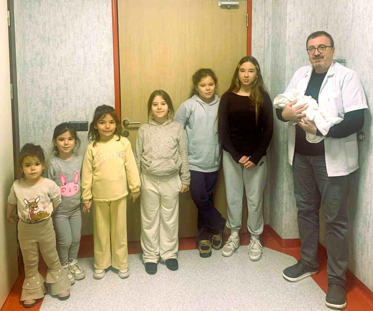 40 Yaşında 9. Bebeğini Dünyaya Getirdi
