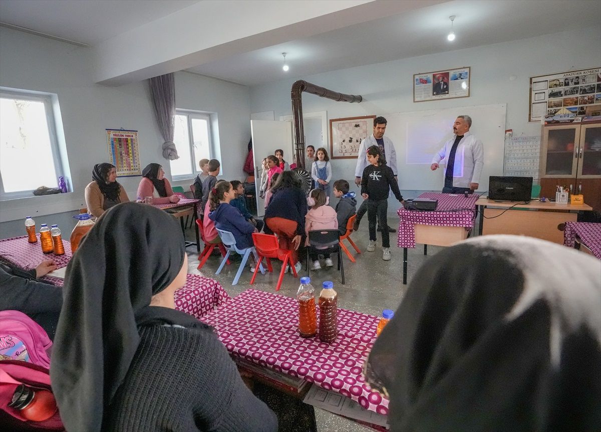 Kırsal mahallelerdeki ailelerden atık yağ ve pillerle geri dönüşüme katkı