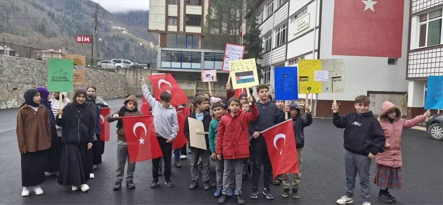 Çaykara\'da Gazze yararına kermes düzenlendi