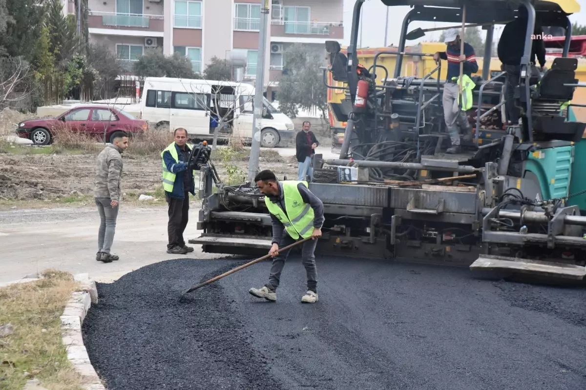 Ceyhan\'da Asfalt Çalışmaları Devam Ediyor