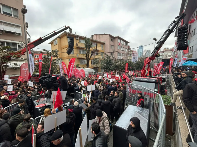 CHPli Belediye Başkanı Rıza Akpolat'ın Gözaltına Alınması Sonrası 'Halk Buluşması' Düzenlendi