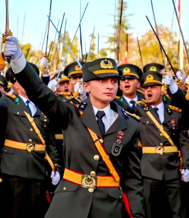 Disipline sevk edilen 5 teğmen de savunmalarına 'Mustafa Kemal'in askerleriyiz' diyerek başlamış