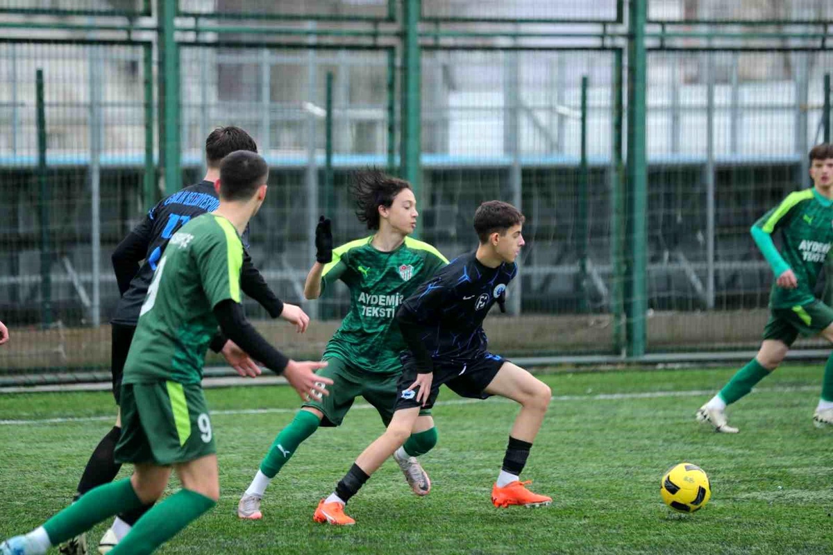 Gemlik Belediyespor U16 Takımı, Elmasbahçeler’i 6-1 Yenerek Zirveye Tırmanıyor