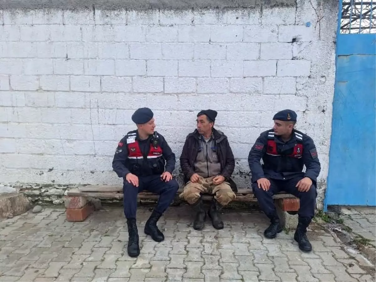 Jandarma, Yaşlıları Dijital Dolandırıcılığa Karşı Bilgilendirdi